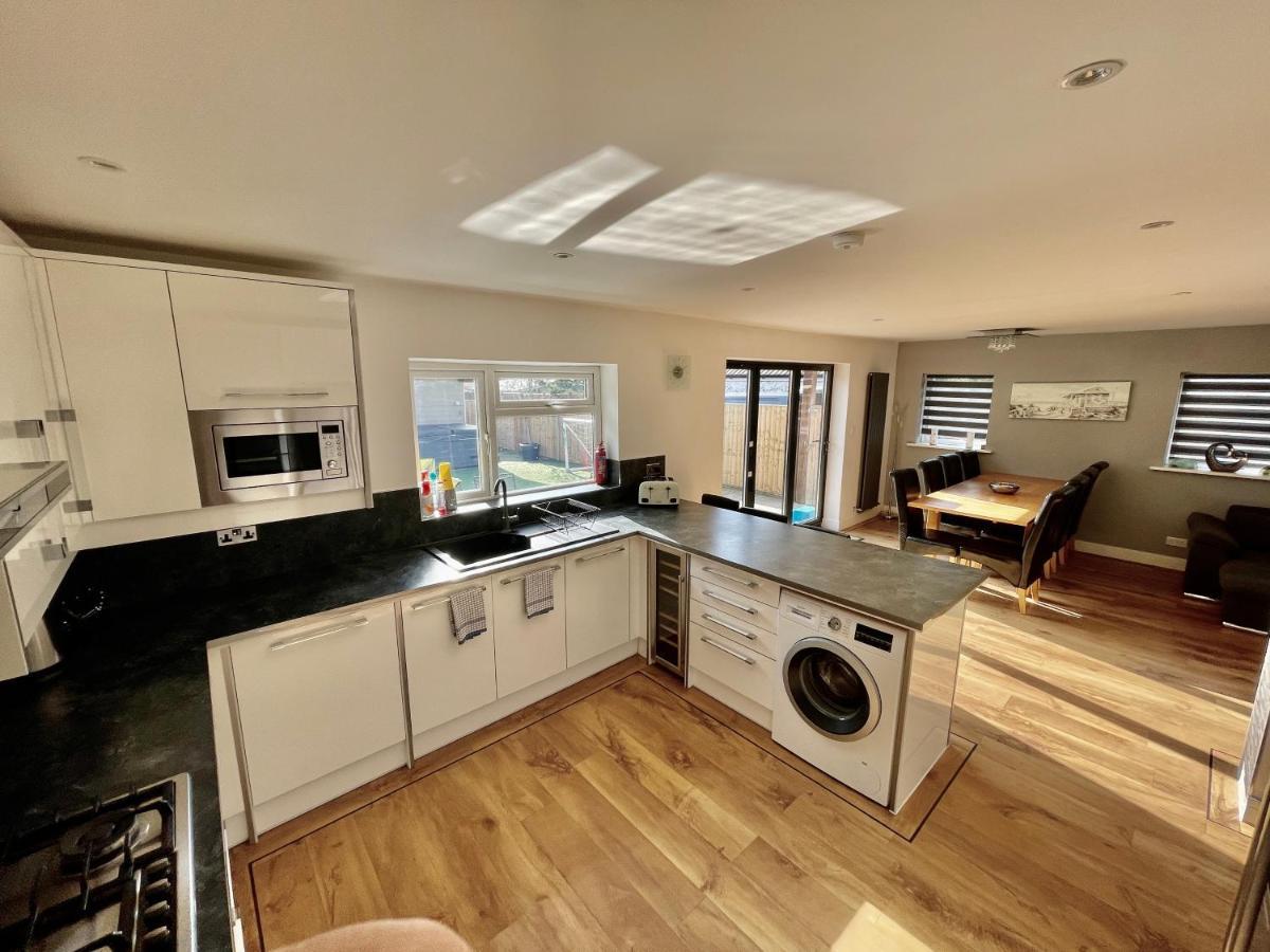 Four Corners Holiday Home Hot Tub & Sauna Ferndown Kültér fotó