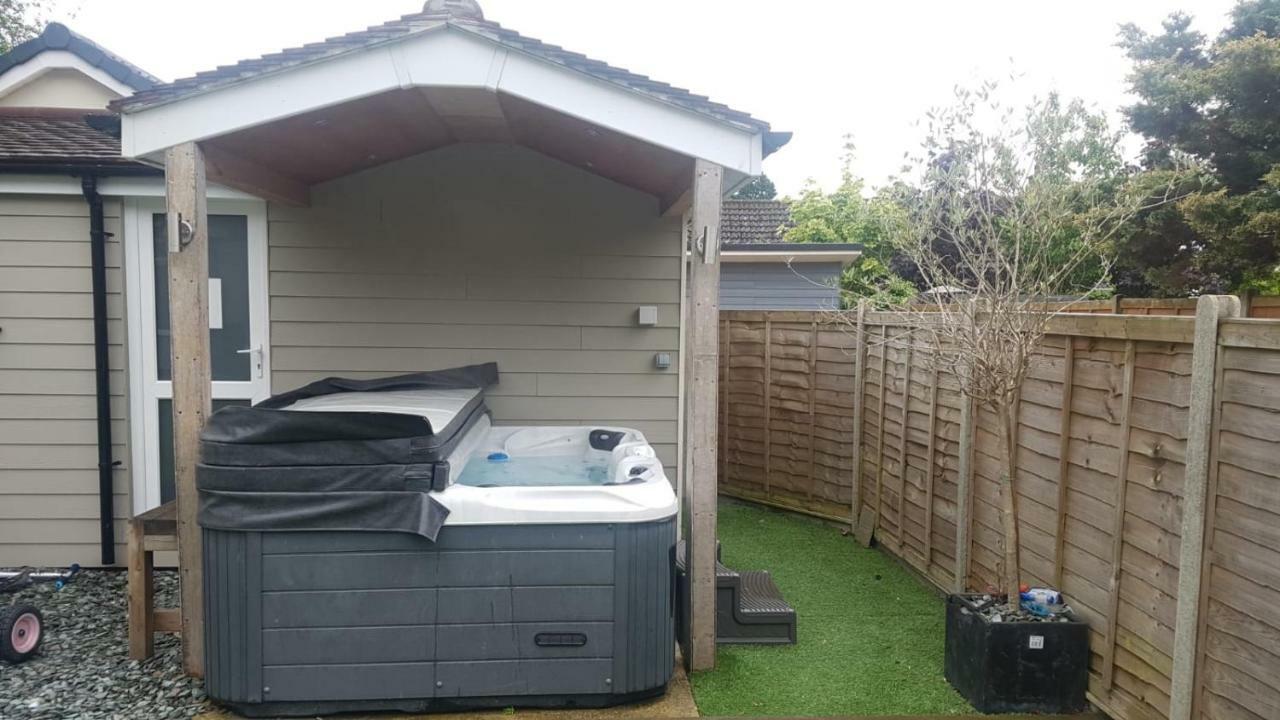 Four Corners Holiday Home Hot Tub & Sauna Ferndown Kültér fotó